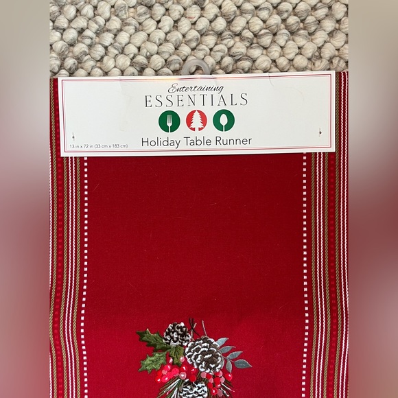 Essentials Holiday Table Runner - Picture 2 of 6